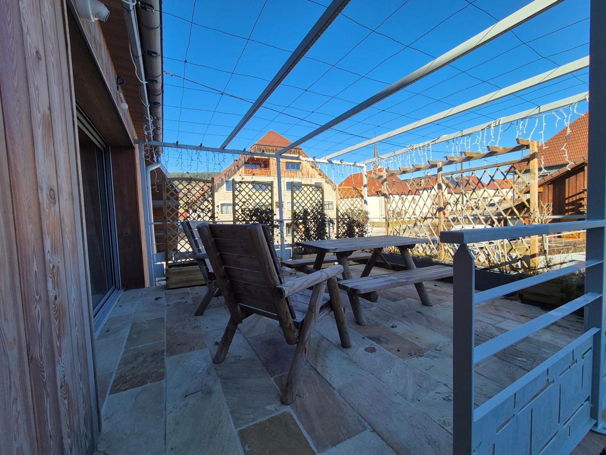 Del Vino Bar A Vin & Guitares Appartement Sauna Terrasse Garage Orchamps-Vennes Esterno foto